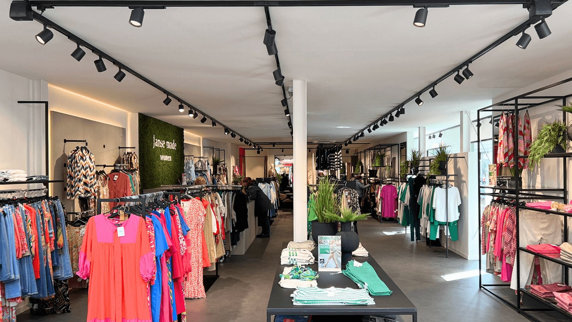 Enhancing your fashion store: the power of perfect lighting | Light4U