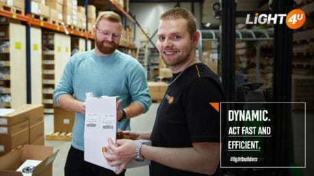 Wij zijn #lightbuilders: Met een glimlach naar u verzonden | Light4U