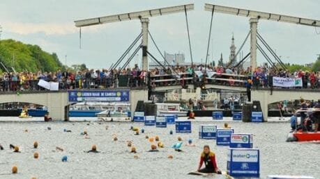 Amsterdam City Swim: supporters help defeat ALS | Light4U